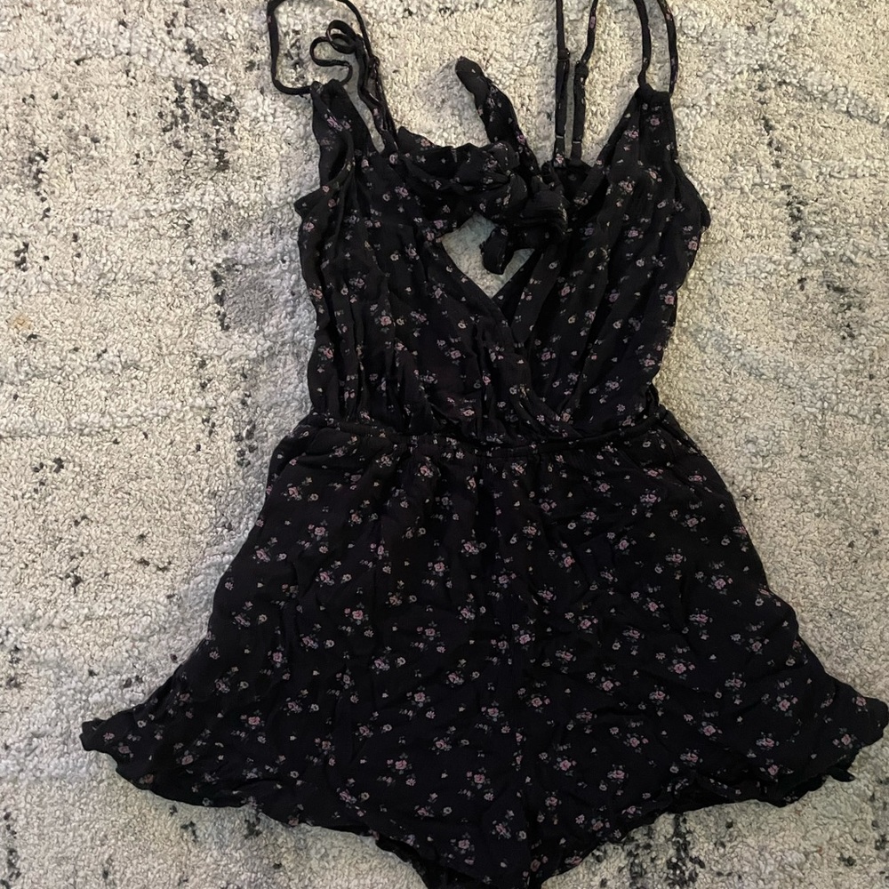 American Eagle tie back Romper